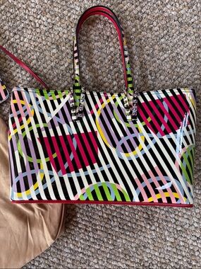 Authentic Christian Louboutin Cabata patent leather tote with pouch like new